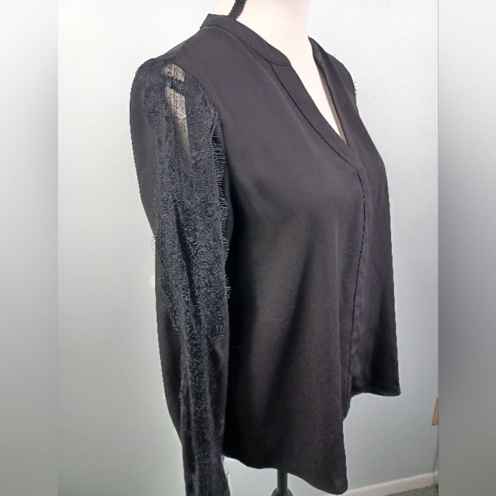 ‼️final must bundle‼️ JLO Jennifer Lopez Blouse Lace Sleeves V-neck Black